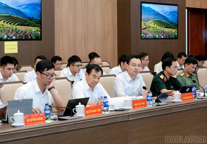 Các đại biểu dự buổi làm việc.