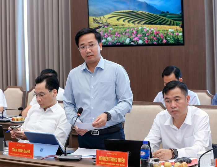 Các đại biểu phát biểu tại buổi làm việc.