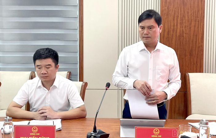 Lãnh đạo Đảng ủy, UBND phường Nghĩa Lộ báo cáo công tác bồi thường, hỗ trợ, tái định cư và quản lý, sử dụng, sắp xếp, xử lý tài sản công trên địa bàn phường.