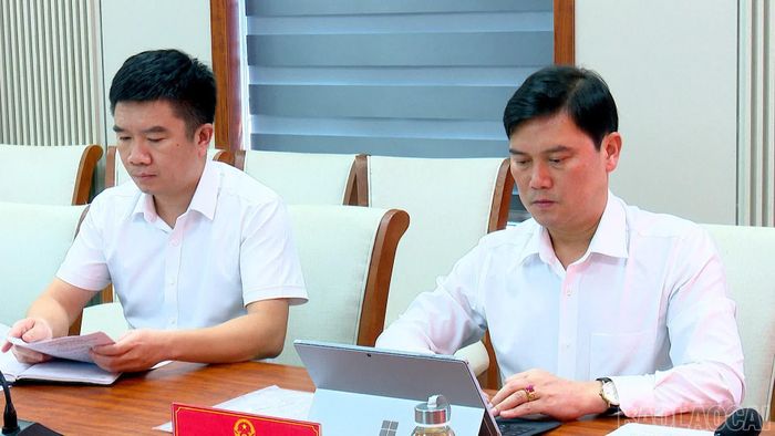 Lãnh đạo Đảng ủy, UBND phường Nghĩa Lộ làm việc với Đoàn giám sát của HĐND tỉnh.