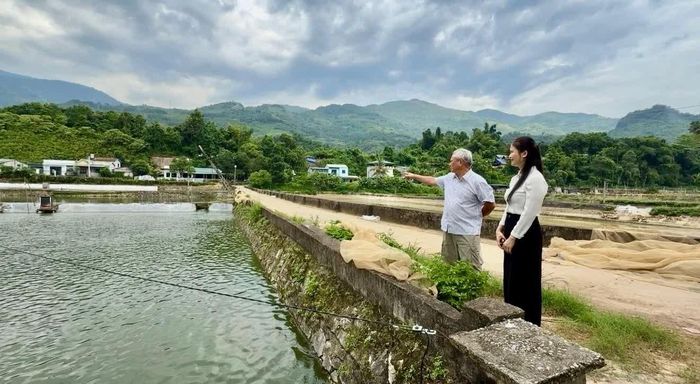 Chính quyền địa phương và cơ quan chuyên môn tích cực thăm nắm, hỗ trợ người dân trong sản xuất thuỷ sản.