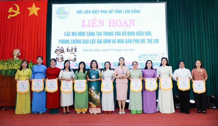 Hội LHPN tỉnh tổ chức liên hoan, khuyến khích các cấp hội cơ sở xây dựng, triển khai hiệu quả các mô hình sáng tạo trong xóa bỏ định kiến giới