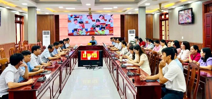 Đảng ủy xã Đạ Tẻh tổ chức các điểm cầu tham dự Hội nghị trực tuyến toàn quốc nghiên cứu, học tập, quán triệt và triển khai thực hiện Nghị quyết Hội nghị Trung ương 3
