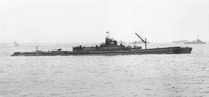 Tàu ngầm I-401 với khoang chứa máy bay dài và máy phóng bố trí ở phía trước. Ảnh: WIkipedia