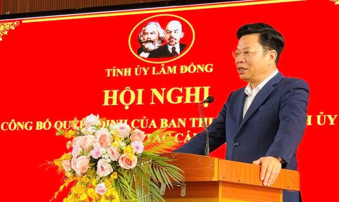 Đồng chí Lưu Văn Trung, Phó Bí thư Tỉnh ủy, Chủ tịch HĐND tỉnh phát biểu chỉ đạo tại buổi lễ