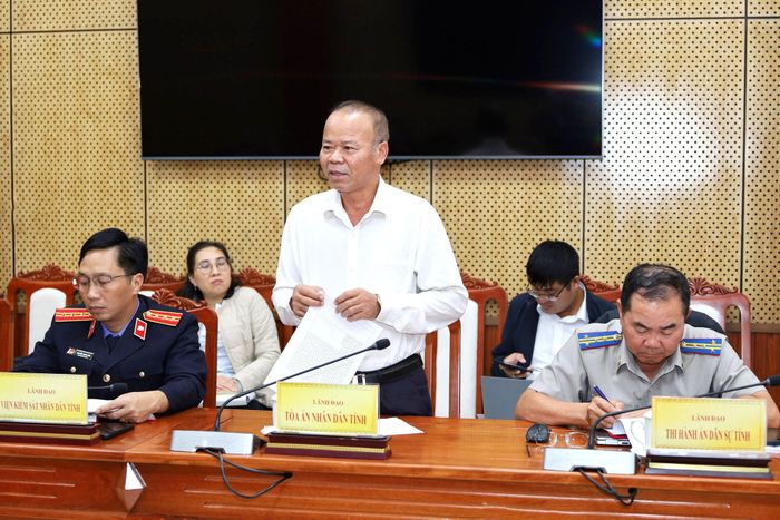 Phó Chánh án Tòa án nhân dân tỉnh K'Tiêng nêu ý kiến tại buổi tiếp công dân