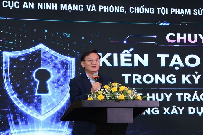 Thượng tá Đỗ Minh Kim, Phó Trưởng Phòng 3, Cục An ninh mạng và phòng, chống tội phạm sử dụng công nghệ cao báo cáo tại hội nghị