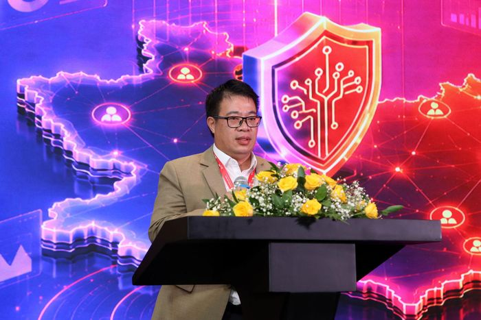Đồng chí Nguyễn Ngọc Phúc, Tỉnh ủy viên, Phó Chủ tịch UBND tỉnh Lâm Đồng phát biểu tại hội nghị