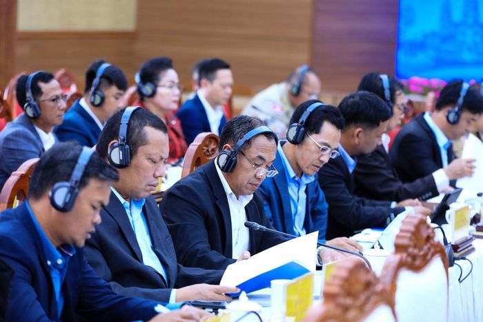 Các đại biểu tỉnh Mondulkiri, Vương quốc Campuchia dự và theo dõi các tham luận của tỉnh Lâm Đồng