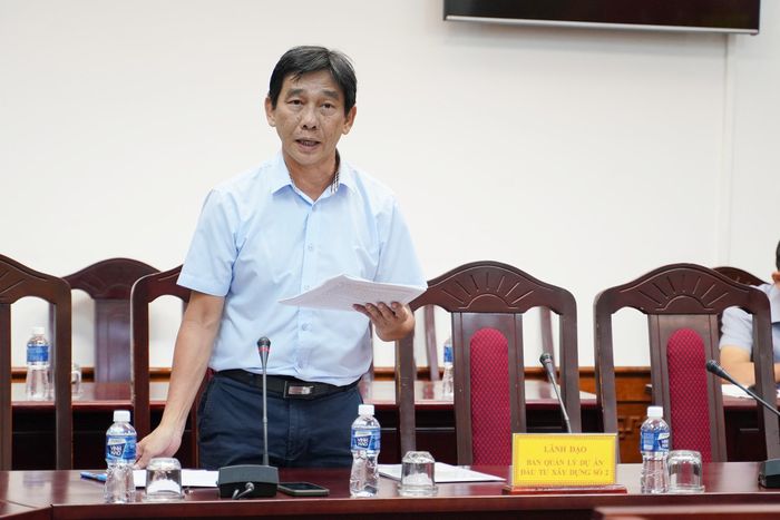 Ông Nguyễn Thanh Hiền, Phó Giám đốc Ban Quản lý dự án đầu tư xây dựng số 2 báo cáo tại buổi làm việc