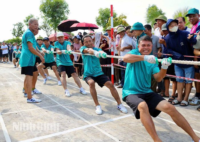 Thi đấu kéo co nam tại Đại hội.
