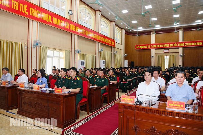 Các đại biểu dự hội nghị.