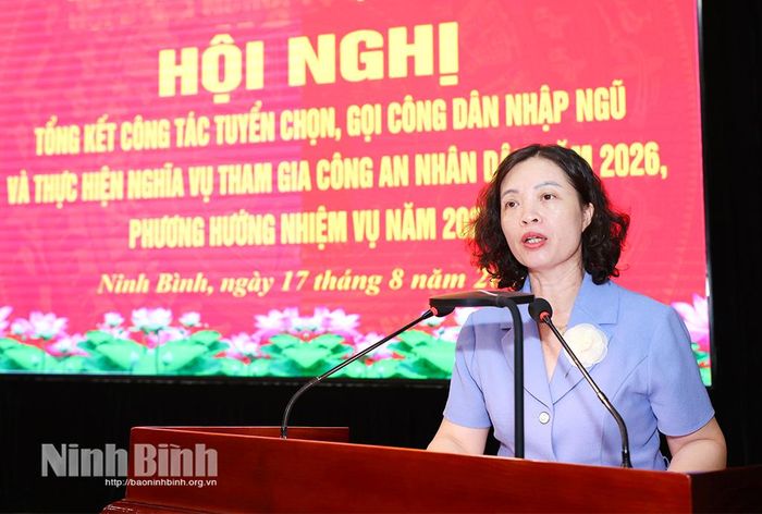Đồng chí Phạm Thị Phương Hạnh, Tỉnh ủy viên, Giám đốc Sở Y tế phát biểu tại hội nghị.