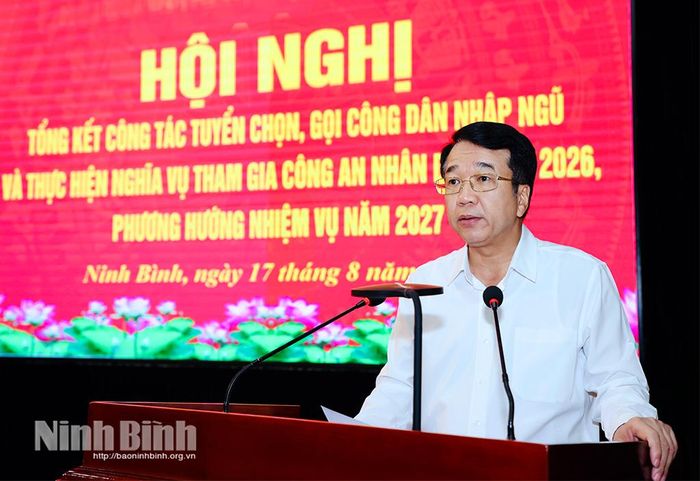 Đồng chí Nguyễn Thanh Bình, Phó Bí thư Tỉnh ủy, Chủ tịch UBND tỉnh, Chủ tịch Hội đồng Nghĩa vụ quân sự tỉnh phát biểu kết luận hội nghị.