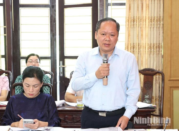 Đại diện lãnh đạo Sở Giáo dục và Đào tạo phát biểu tại hội nghị.