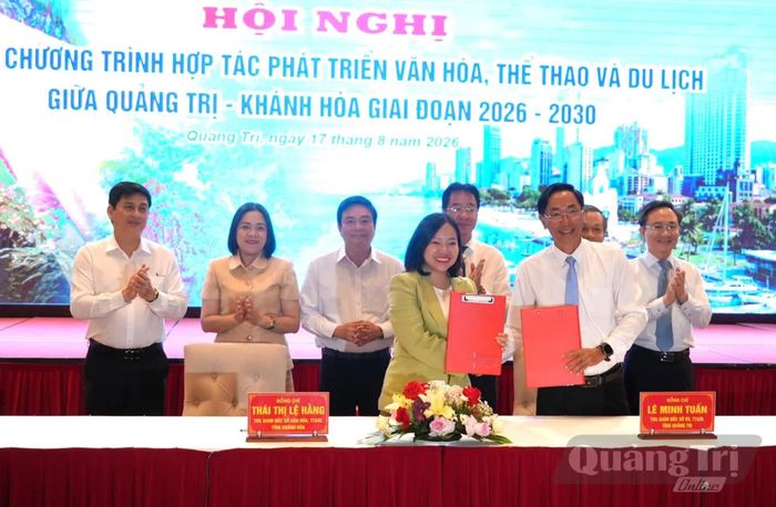 Sở Văn hóa, Thể thao và Du lịch tỉnh Khánh Hòa và Sở Văn hóa, Thể thao và Du lịch tỉnh Quảng Trị ký biên bản hợp tác - Ảnh: T.Đ