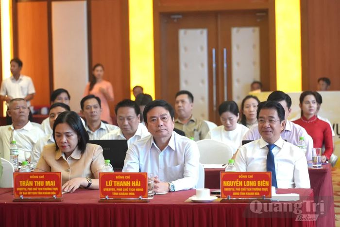 Các đồng chí lãnh đạo tỉnh Khánh Hòa tham dự hội nghị - Ảnh: T.Đ