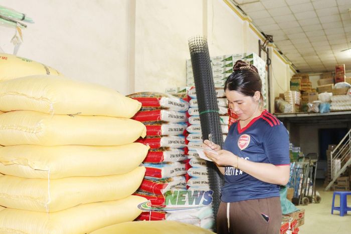 Các hộ sản xuất kinh doanh tạo việc làm cho nhiều lao động địa phương.