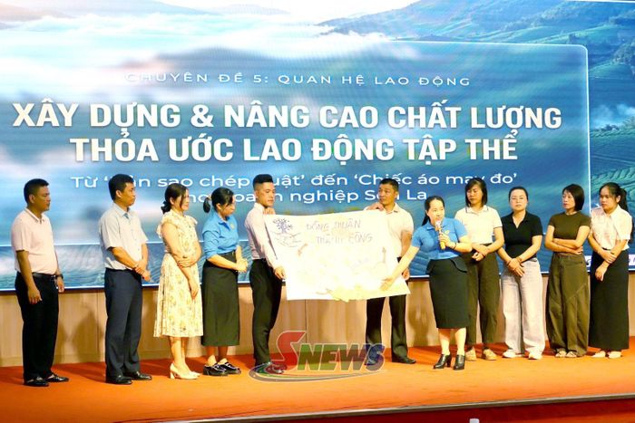 Học viên tham gia Hội nghị tập huấn kỹ năng thương lượng, ký kết TƯLĐTT.