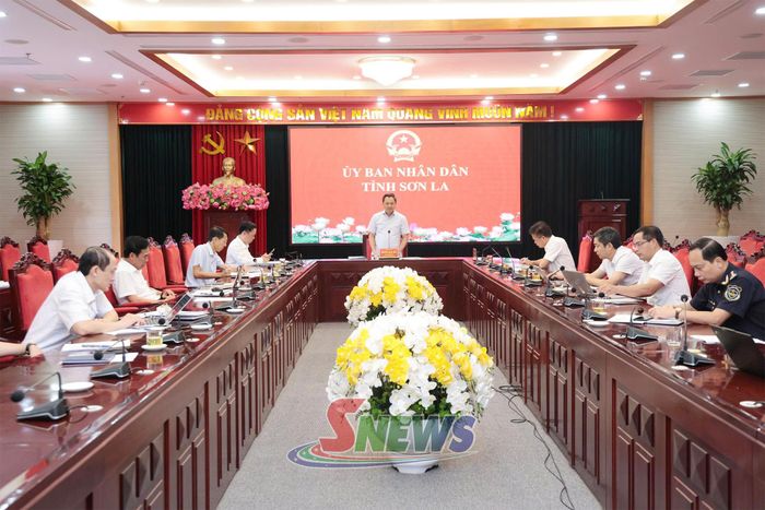Đồng chí Chủ tịch UBND tỉnh chủ trì cuộc làm việc về thực hiện dự toán thu ngân sách địa phương năm 2026.
