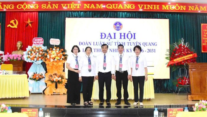 Ban Chủ nhiệm Đoàn Luật sư tỉnh Tuyên Quang nhiệm kỳ 2026-2031 ra mắt Đại hội.