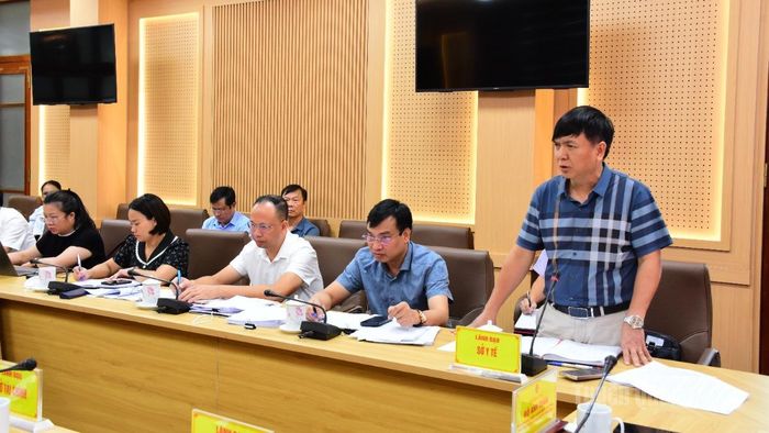 Lãnh đạo Sở Y tế phát biểu tại buổi làm việc.