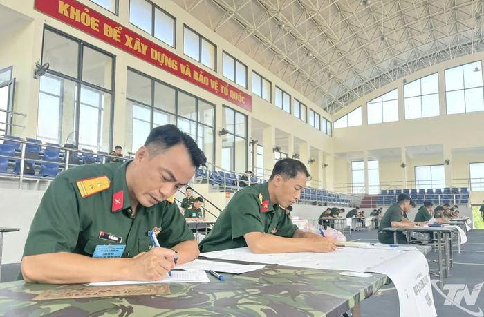 Sau Lễ khai mạc, các cán bộ bước vào phần thi xây dựng kế hoạch chiến đấu. 