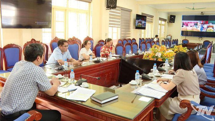 Các đại biểu và công dân dự tại điểm cầu Ban Quản lý dự án đầu tư xây dựng công trình giao thông và nông nghiệp phía Bắc.