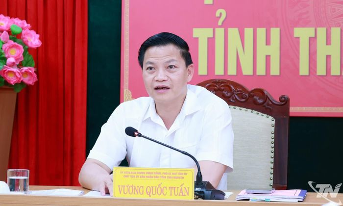 Đồng chí Chủ tịch UBND tỉnh Vương Quốc Tuấn phát biểu tại buổi tiếp công dân.