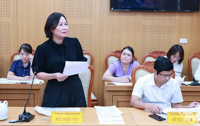 Đại diện các sở báo cáo, đề xuất phương án giải quyết.