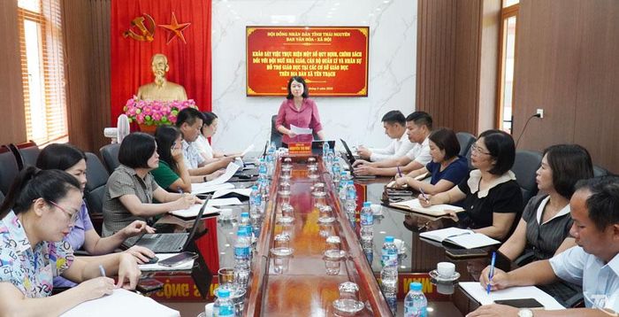 Quang cảnh buổi làm việc.
