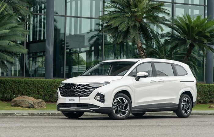 Xe Hyundai Custin