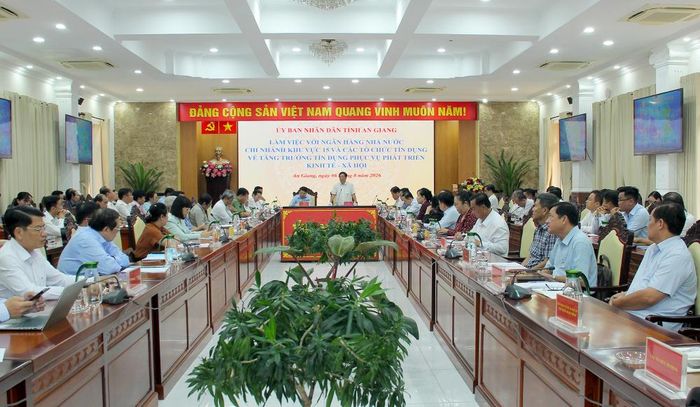  Chủ tịch UBND tỉnh An Giang làm việc với Ngân hàng NN KV15 và các tổ chức tín dụng ngày 06/8/2026 (ảnh:angiang.gov.vn) 