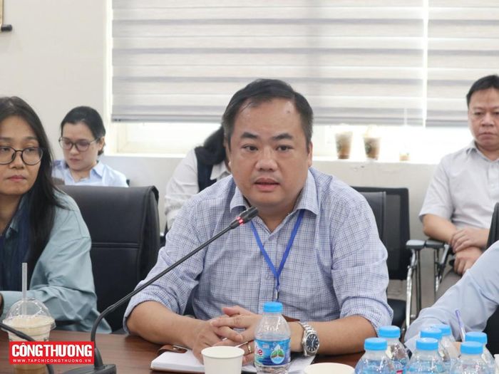 Đại diện các đơn vị liên quan trao đổi tại cuộc họp