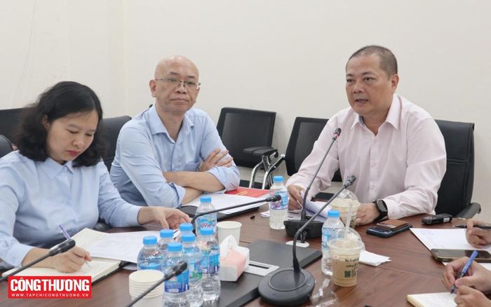 Ông Nguyễn Anh Sơn - Cục trưởng Cục Xuất nhập khẩu chủ trì cuộc họp.