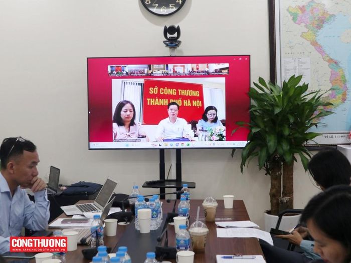 Ông Nguyễn Thế Hiệp, Phó Giám đốc Sở Công Thương Hà Nội trao đổi trực tuyến.