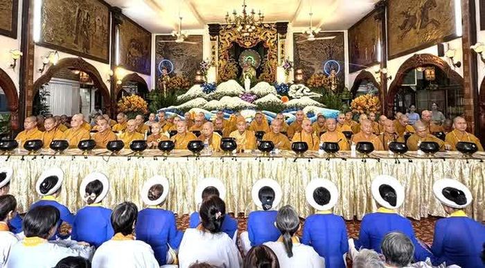 Chư tôn đức chứng minh