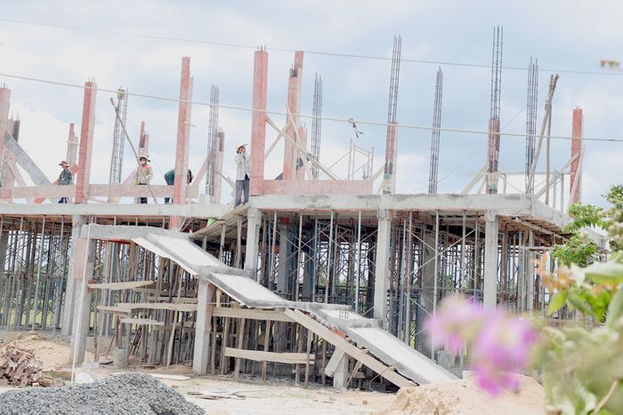 Theo kế hoạch, toàn bộ công trình phải hoàn thành trước ngày 15/9/2026. Những ngày này, các nhà thầu đang tập trung nhân lực, vật tư, đẩy nhanh tiến độ để sớm đưa công trình vào sử dụng.