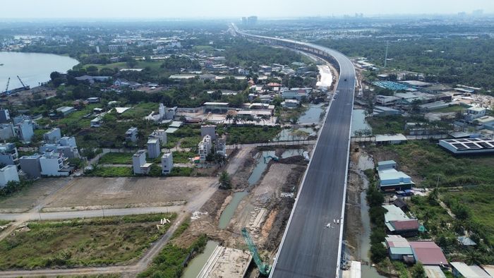 TP.HCM đang huy động các nguồn lực đầu tư, thúc đẩy phát triển hạ tầng và tăng trưởng kinh tế.