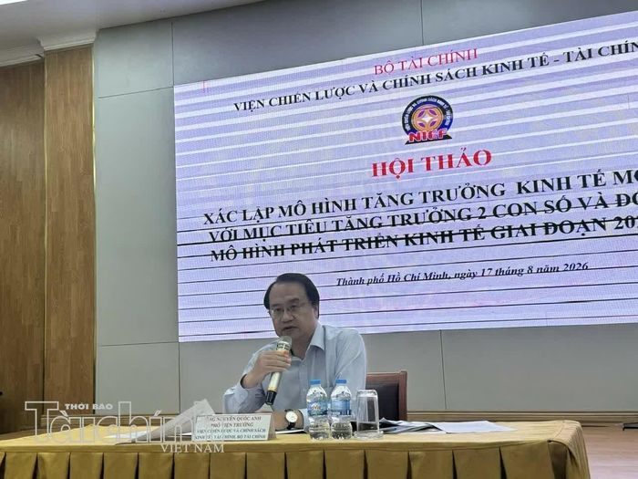 Ông Nguyễn Quốc Anh - Phó Viện trưởng Viện Chiến lược và Chính sách kinh tế - tài chính, Bộ Tài chính chia sẻ tại Hội thảo. Ảnh: Lạc Nguyên