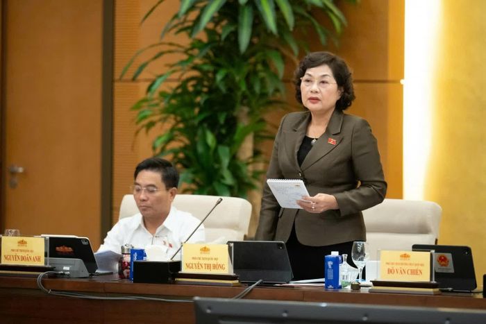 Phó Chủ tịch Quốc hội Nguyễn Thị Hồng phát biểu tại phiên họp.