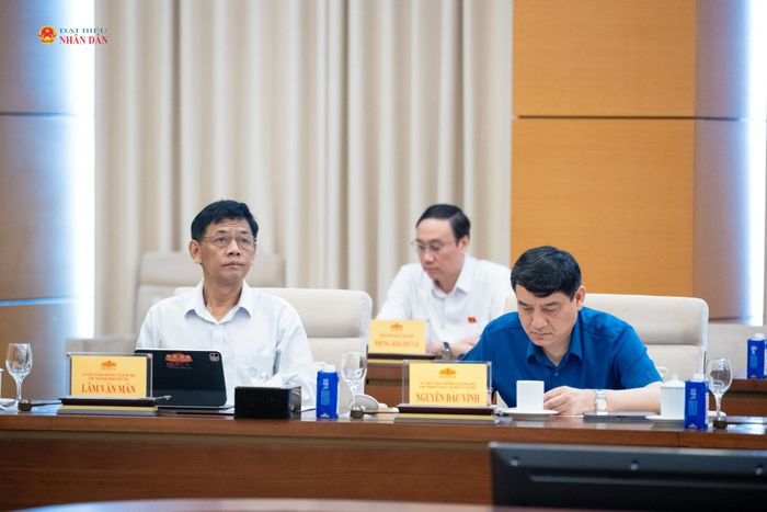 Các đại biểu dự phiên họp