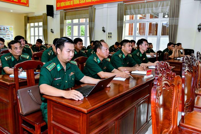 Các học viên tham dự lớp tập huấn. Ảnh: Văn Long
