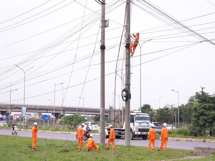 Diễn tập nâng cao khả năng ứng phó và khắc phục sự cố do thiên tai gây ra. Ảnh: Thanh Thủy