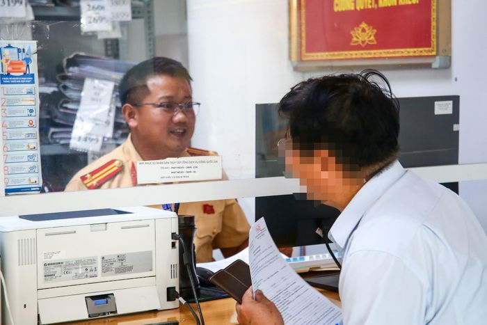 Trường hợp bị camera ghi lại khi điều khiển ô tô “vượt đèn đỏ”