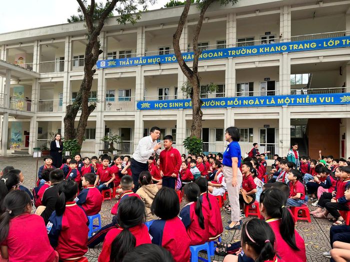 Công ty Điện lực Gia lâm (Hà Nội) phối hợp cùng các trường học tổ chức hàng loạt chương trình tuyên truyền, hướng dẫn sử dụng điện an toàn, tiết kiệm