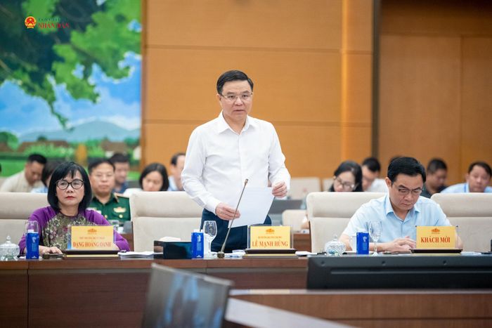 Bộ trưởng Bộ Công Thương Lê Mạnh Hùng trình bày Báo cáo về việc tiếp thu, giải trình và chỉnh lý dự thảo Luật Dầu khí (sửa đổi)