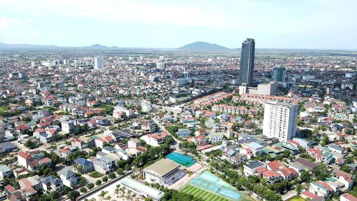 Đến năm 2030, toàn tỉnh dự kiến có 16 đô thị, trong đó 2 đô thị loại II và 14 đô thị loại III