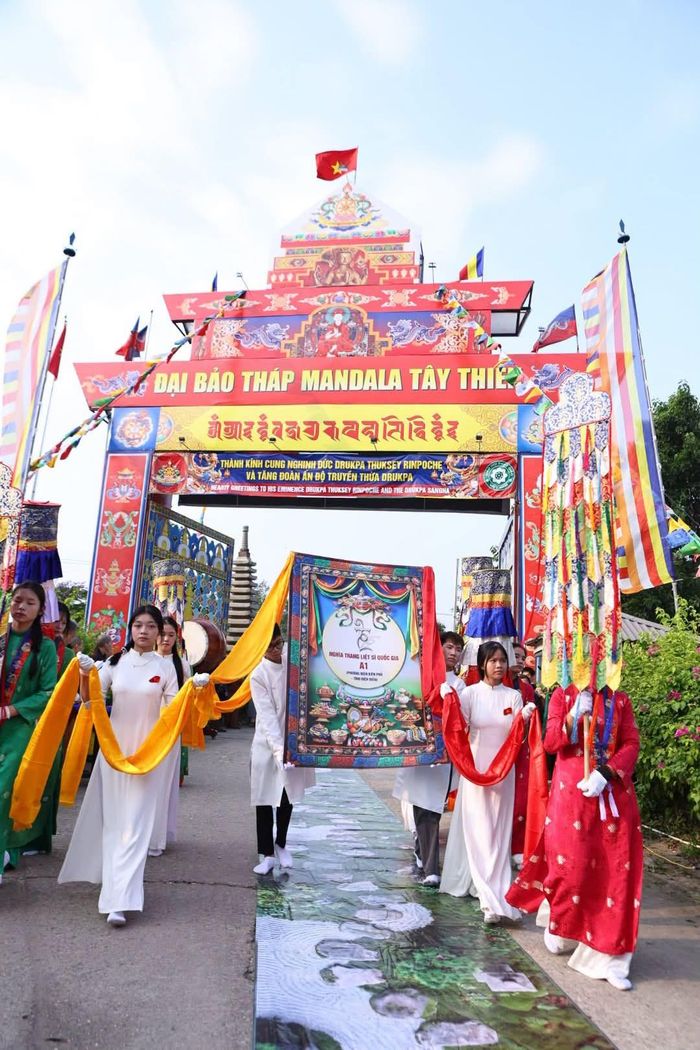Khối cung rước tòa linh vị Nghĩa trang liệt sĩ Đồi A1