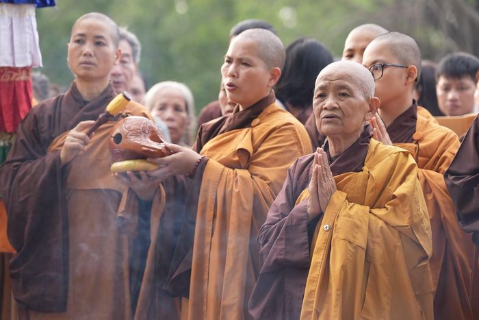 Chư Ni Bảo tháp Mandala Tây Thiên trong đại lễ Jangwa cầu siêu Anh hùng liệt sĩ